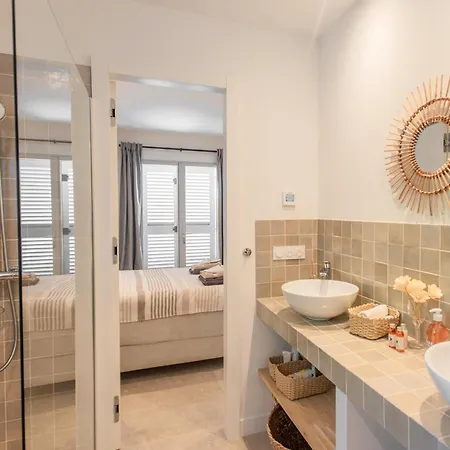 La Neptune Ла Круа-Вальме