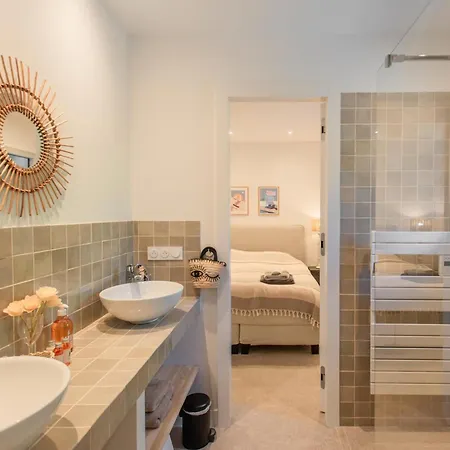 La Neptune * Ла Круа-Вальме